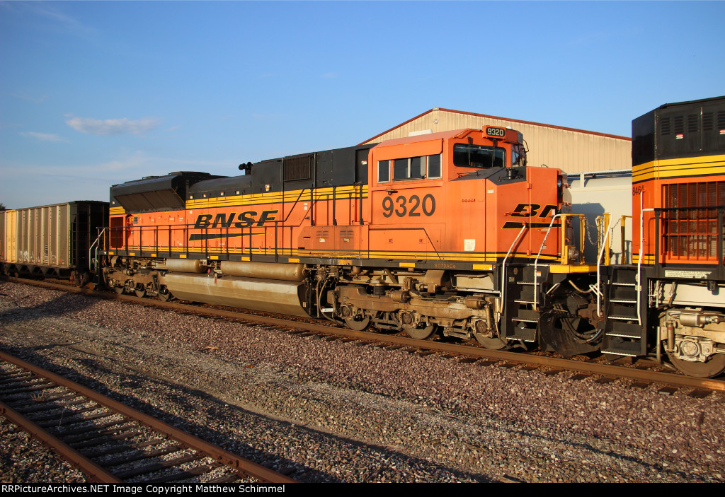BNSF 9320